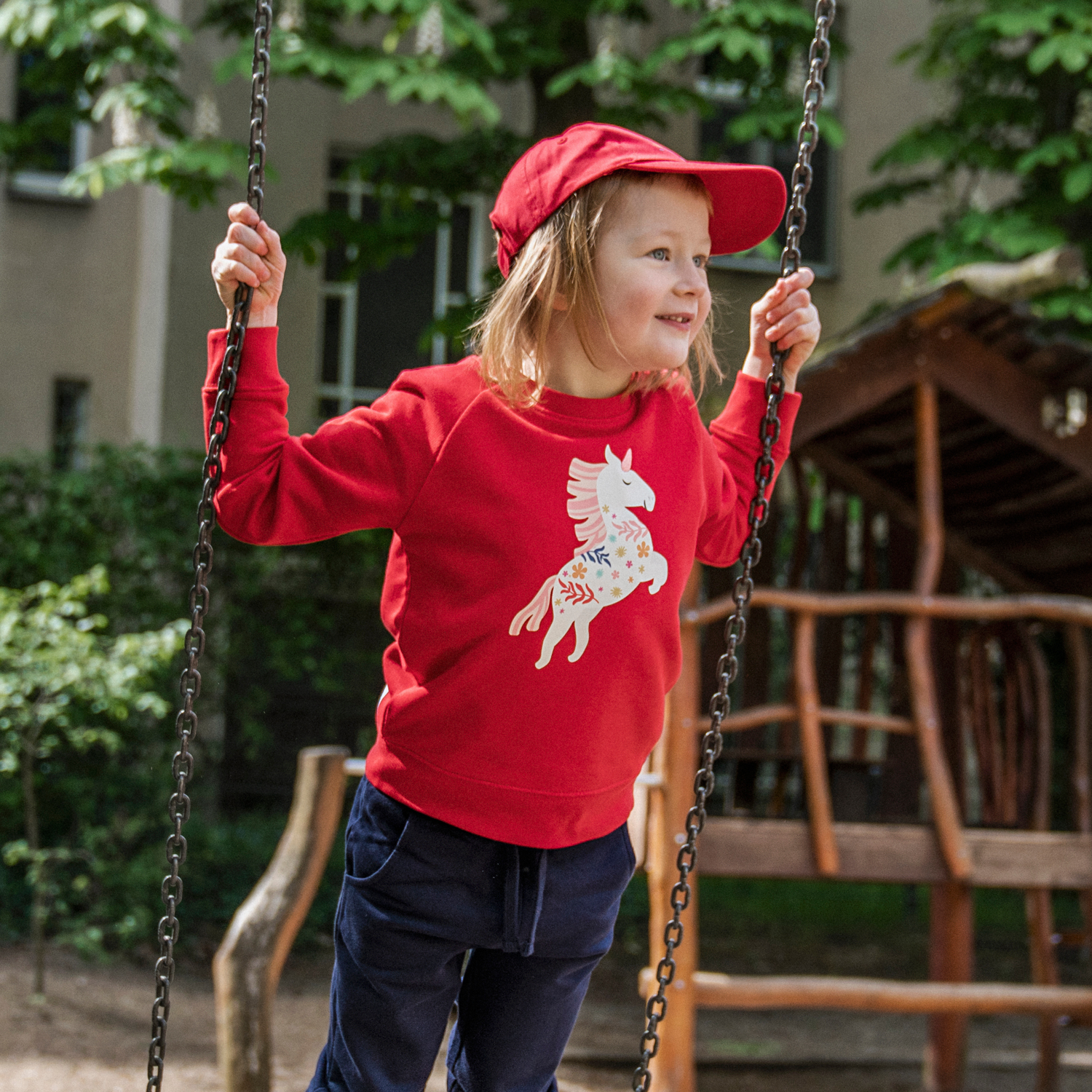 Who said nachhaltiger Sweater in Rot mit Einhorn-Print